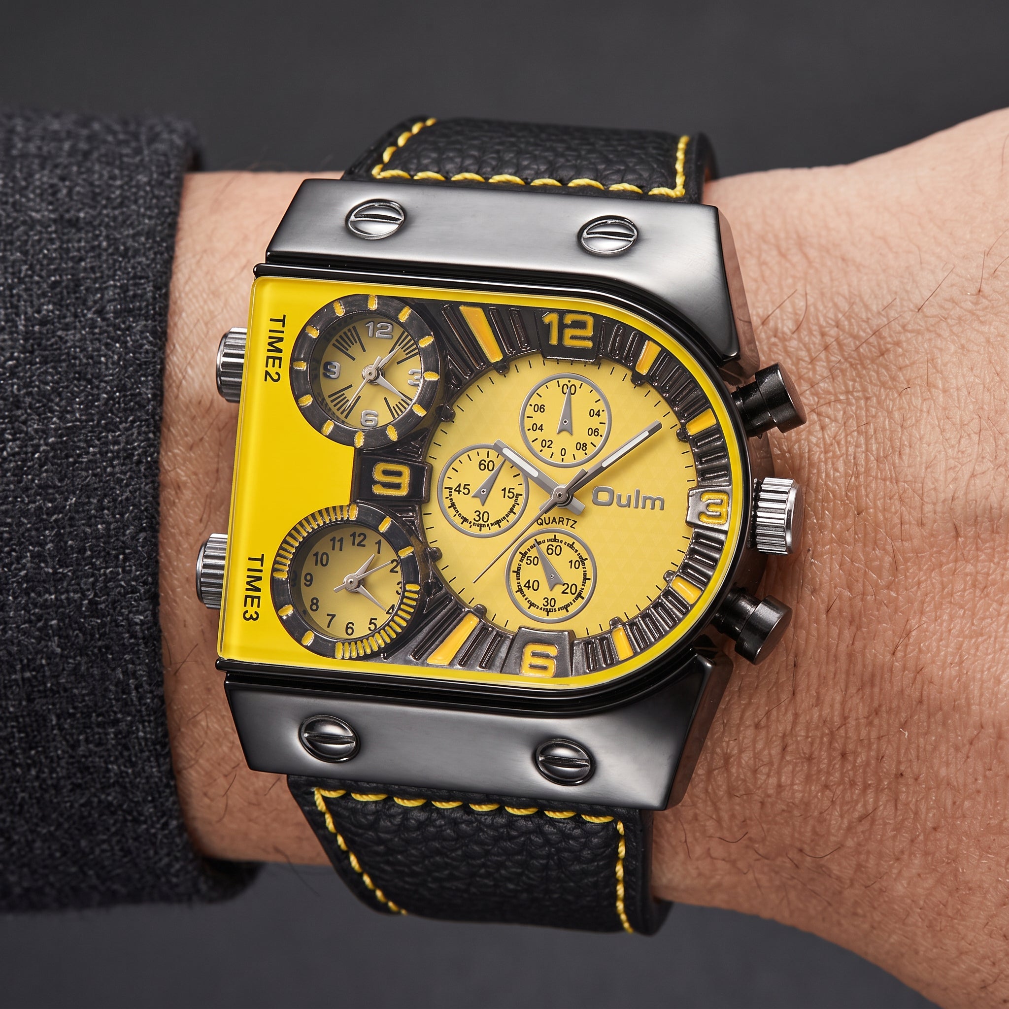 Oulm Men's Military Watch